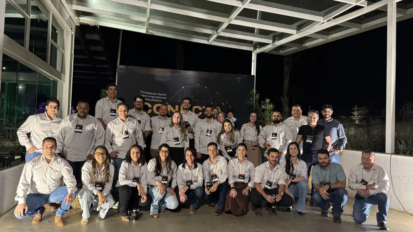 Grupo de participantes reunidos na primeira edição do Conecta